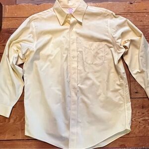 Brooks Brothers Soft Yellow Men's Dress Shirt